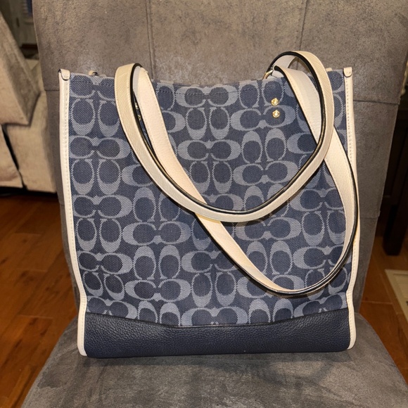 Coach Dempsey C2823 Tote 40 In Signature Denim With Patch Handbag - Picture 4 of 12
